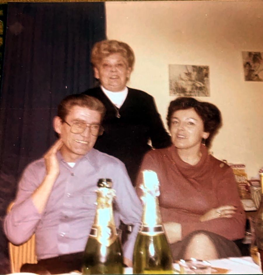 Gründerin Rosa Brenner (hinten) mit Helmut und Maria Brenner